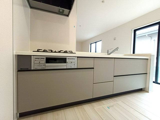 三郷市　彦糸1丁目　新築戸建　　全5棟のキッチン|お料理しやすいキッチンです