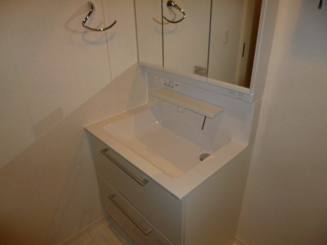 ロイヤルウイングの独立洗面台|洗髪洗面化粧台