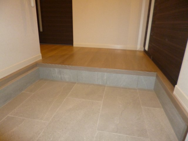 ロイヤルウイングの玄関