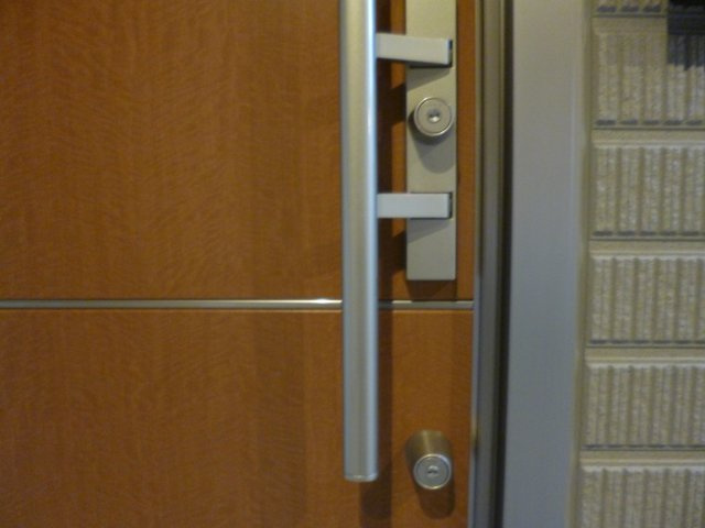 ロイヤルウイングの玄関