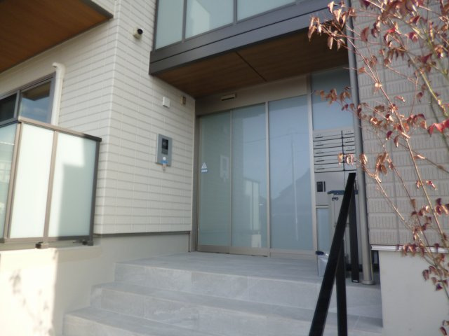 ロイヤルウイングのエントランス