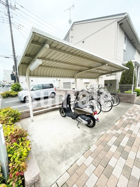 セジュールアン　ラビのエントランス|駐輪場です。