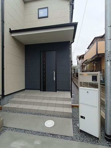 三郷市　彦糸1丁目　新築戸建　　全5棟の玄関|施工例です