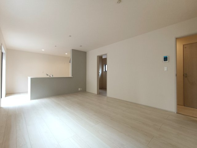 三郷市　彦糸1丁目　新築戸建　　全5棟の駐車場|施工例です