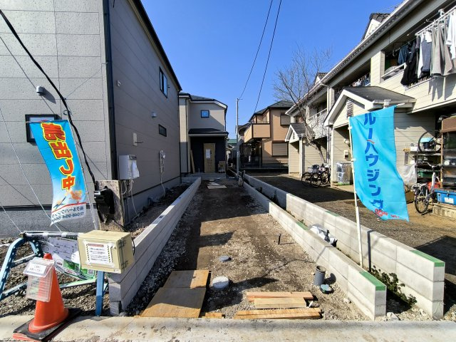 三郷市　彦糸1丁目　新築戸建　　全5棟の前面道路含む現地写真|前面道路含む現地写真です