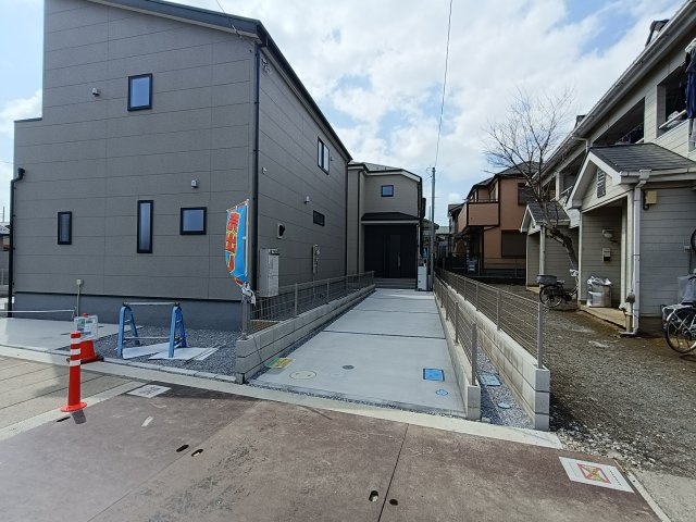 三郷市　彦糸1丁目　新築戸建　　全5棟の前面道路含む現地写真|前面道路含む現地写真です