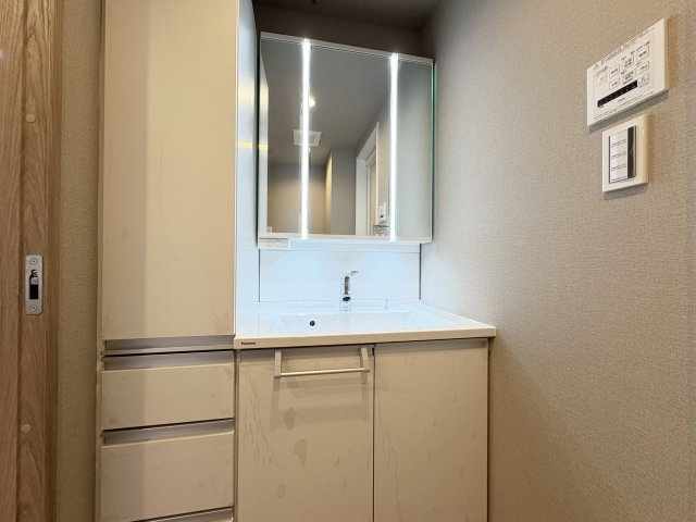 ファミール亀有弐番館の独立洗面台
