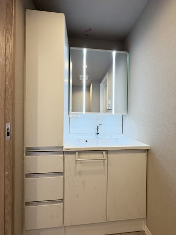 ファミール亀有弐番館の独立洗面台