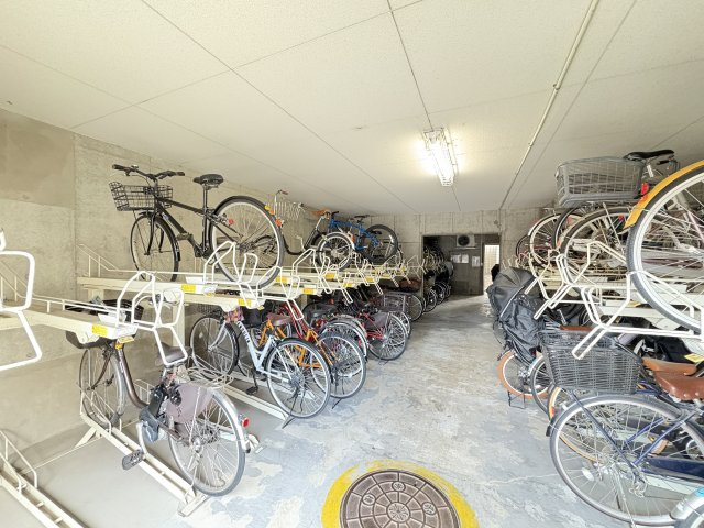 ファミール亀有弐番館の駐輪場