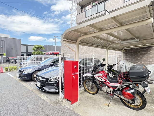 ファミール亀有弐番館の駐車場