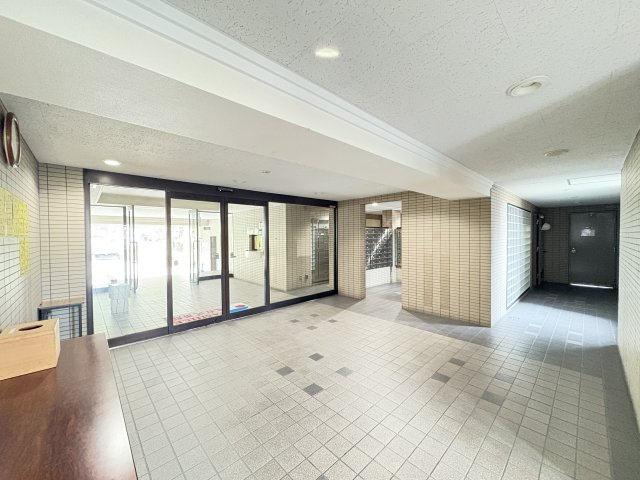 ファミール亀有弐番館のエントランス