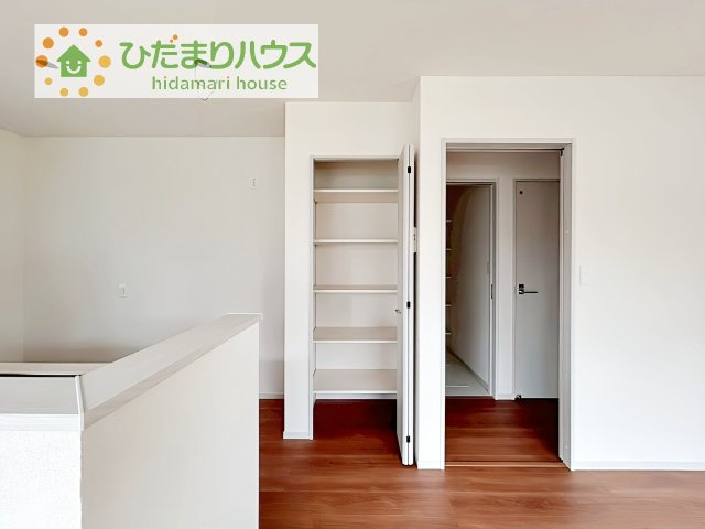 【収納】 | 土浦市板谷4丁目25-P1　新築戸建　1号棟 | キッチン横のパントリー収納は、非常時の飲食物のストックもしっかりできますね♪