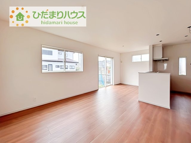 【居間・リビング】 | 土浦市板谷4丁目25-P1　新築戸建　1号棟 | お子様が元気に遊べる広々としたリビングです！