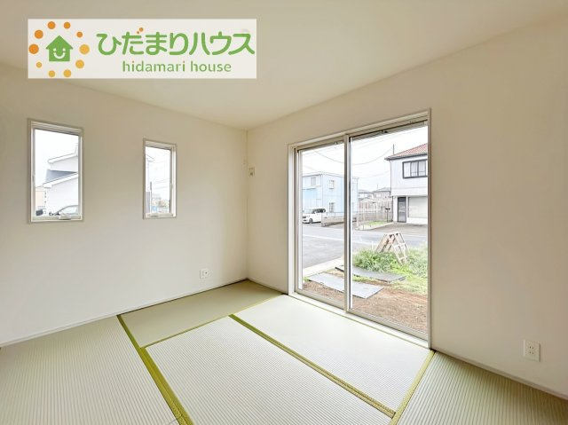 【和室】 | 土浦市板谷4丁目25-P1　新築戸建　1号棟 | 小さなお子さまのいる方におすすめ！リビング横の和室でお子様が遊んでる様子も確認できます(^^)/