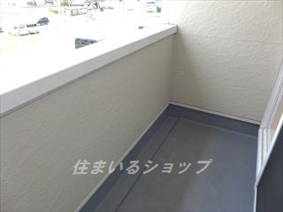 広島市安佐北区三入１丁目のアパートのバルコニー