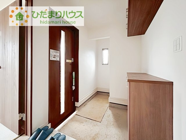 【玄関】 | 土浦市板谷4丁目25-P1　新築戸建　12号棟 | 玄関が広いので親子で並んで仲良く靴が履けますね(^^)/