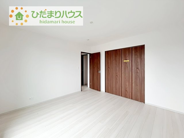 【寝室】 | 土浦市板谷4丁目25-P1　新築戸建　12号棟 | 大きなベッドを置いても余裕の広さの主寝室♪
