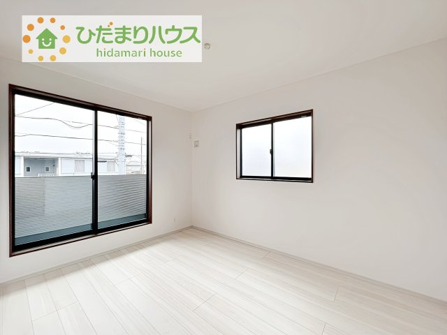【洋室】 | 土浦市板谷4丁目25-P1　新築戸建　12号棟 | お掃除しやすく、清潔感を保てるのでダニも発生しにくいフローリング♪