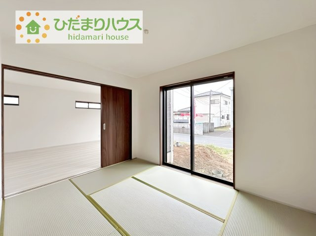 【和室】 | 土浦市板谷4丁目25-P1　新築戸建　12号棟 | 小さなお子さまのいる方におすすめ！リビング横の和室でお子様が遊んでる様子も確認できます(^^)/