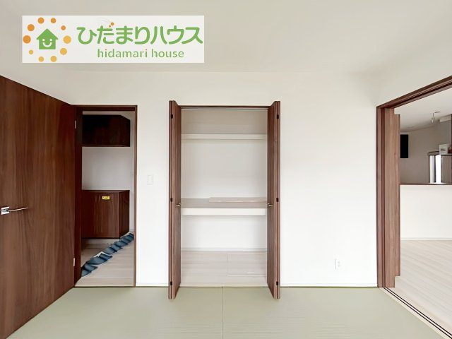 【収納】 | 土浦市板谷4丁目25-P1　新築戸建　12号棟 | 和室の収納は横開きクローゼット！
しまった物の出し入れも楽々です(^^)