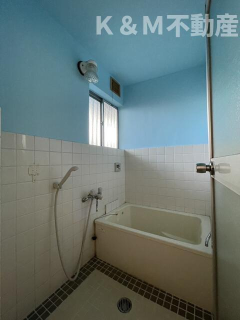 おおたかの森アパートの浴室|落ち着いた空間のお風呂です