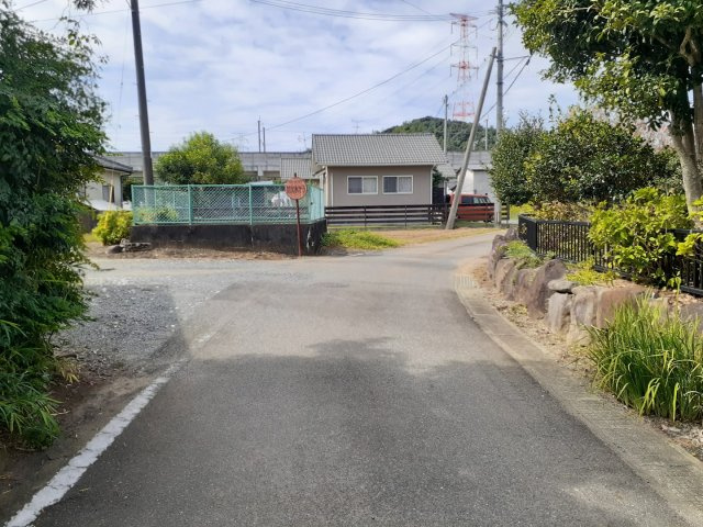 宇城市不知火町小曽部の中古一戸建の前面道路含む現地写真|北側公道
