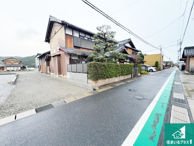 近江八幡市安土町下豊浦　第1期　新築一戸建ての前面道路含む現地写真|周辺は落ち着いた街並みの住宅地！子育てがしやすい住環境です！まだ未完成ですが、現地でしかわからない事もございます。是非一度ご覧ください。