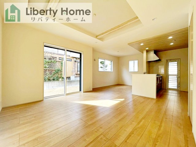 土浦市天川2丁目5期　新築戸建の前面道路含む現地写真