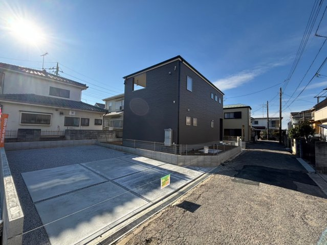 三郷市　彦糸1丁目　新築戸建　　全5棟の駐車場|施工例です