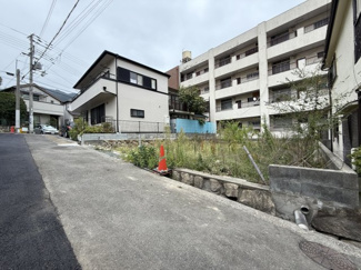 【前面道路含む現地写真】