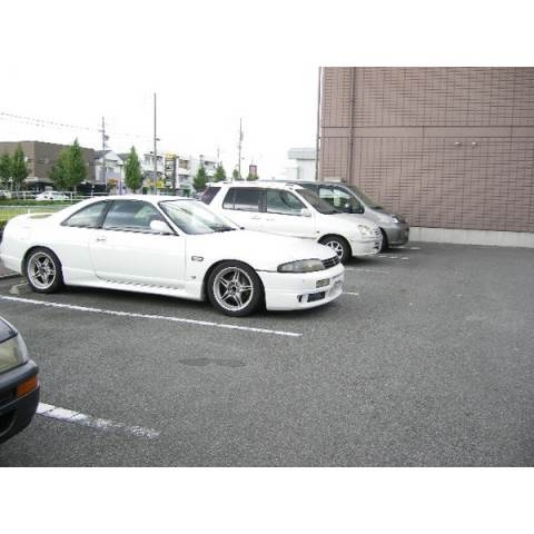 アメニティあらこの駐車場