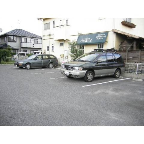アメニティあらこの駐車場