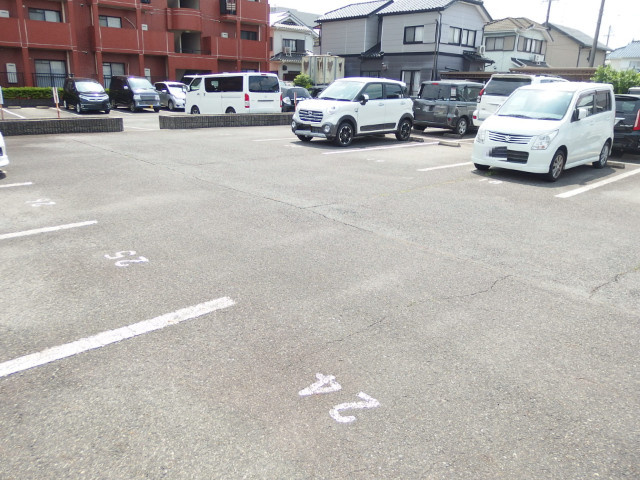 シンエイ橋目ヶ丘の駐車場