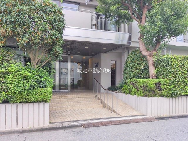 石神井公園パーク・ファミリアのエントランス