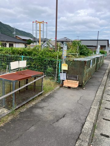 高松市屋島東町　９０坪超の平屋向きの宅地のその他|公園横のゴミ置き場となります。