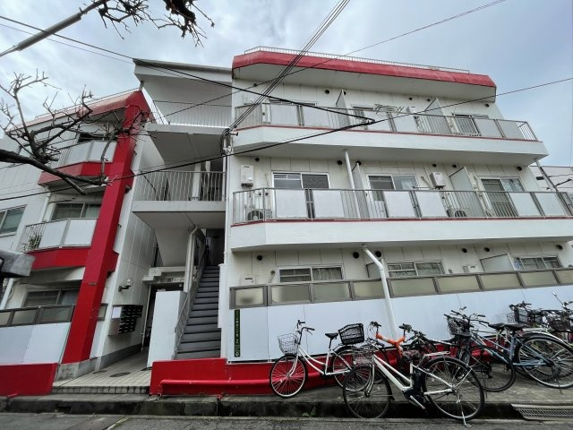 落ち着いた雰囲気の外観です