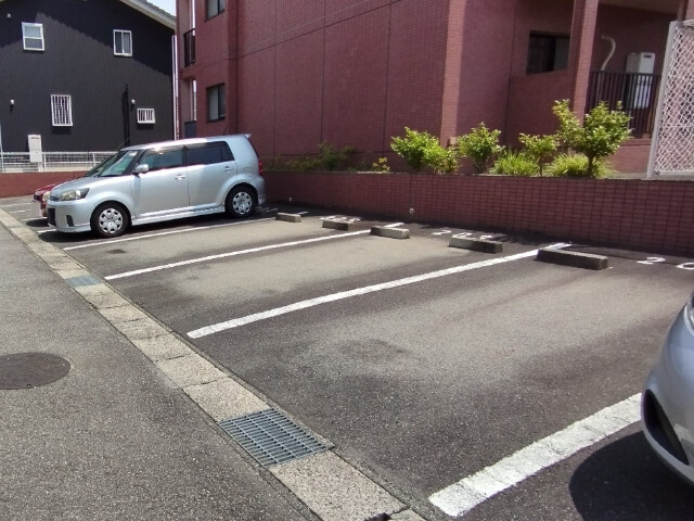 マンションゆたかの駐車場