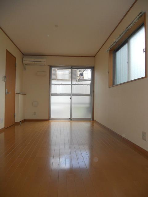 ブラウンコートKの居間・リビング