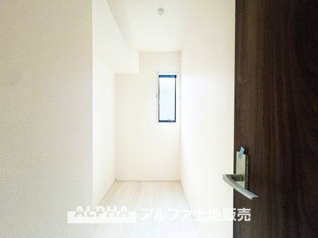 ~あきる野野辺 第5~ Newly built houseの洋室|【Store room】
◆ストアルーム◆お客様も来客時はもちろん、キッチンから見渡せるので、目の離せないお子様のキッズルームとして、また家族の一員のネコちゃんワンちゃんのペットルームとして使い方色々