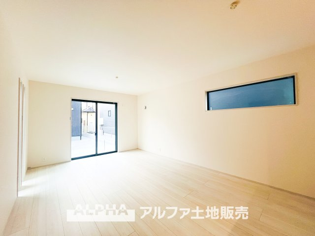 ~あきる野野辺 第5~ Newly built houseの居間・リビング|【Livingroom】
◆爽やかな空間◆窓をあけるとリビングに通り抜ける清々しく心地よい冷涼なそよ風がこの空間を涼しくしてくれる。風通しの良さは人にとっても家にとっても健康的で気持ちいいものです。