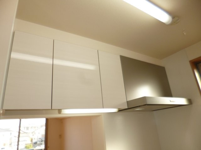 アンビエラＢのキッチン|キッチン上収納