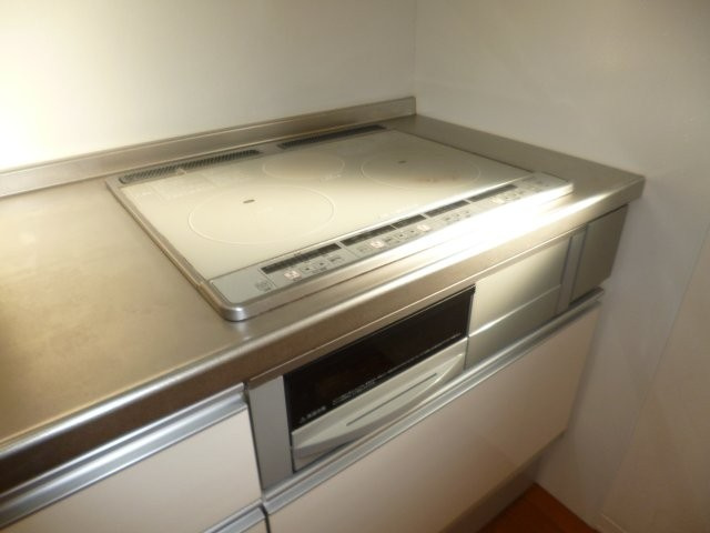 アンビエラＢのキッチン|３口IHコンロ