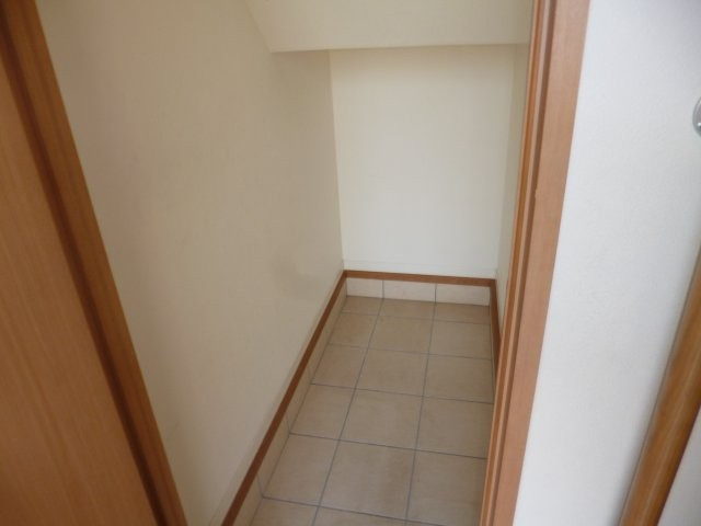 アンビエラＢの収納|玄関横収納