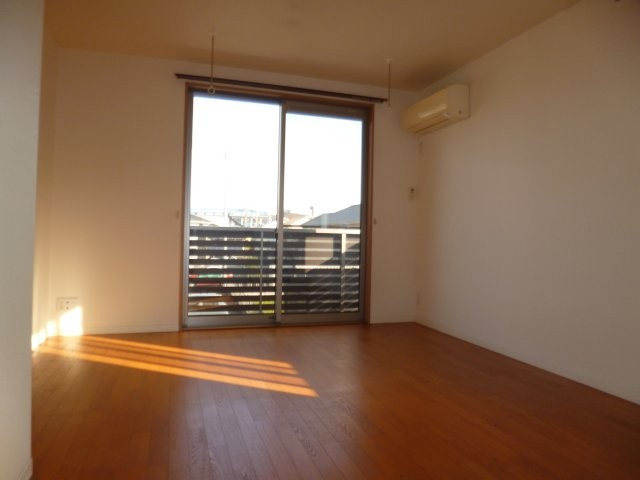 アンビエラＢの居間・リビング