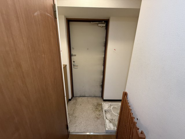 フローライト蛍池の玄関