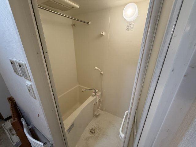 フローライト蛍池の浴室