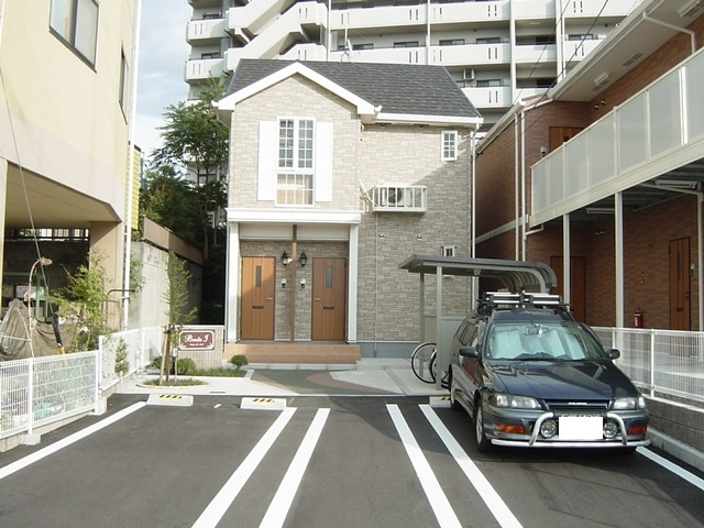 ブローテアイの駐車場