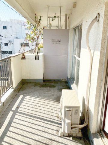 メイゾン多々良のバルコニー|南西向きで明るく、暖かなバルコニー！