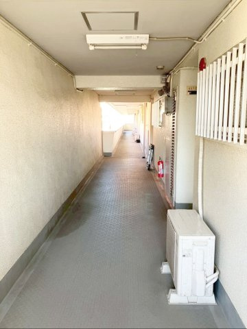 メイゾン多々良のその他共用部分|清潔に保たれた共用廊下