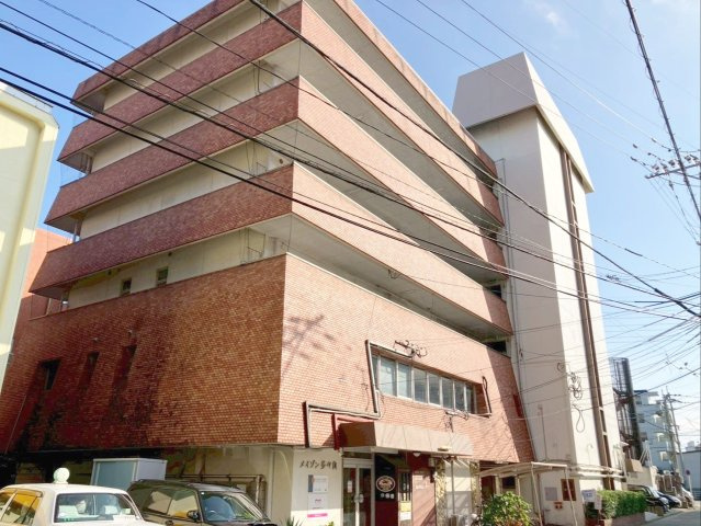 メイゾン多々良の外観|マンションの1階部分には、飲食店が入っています！